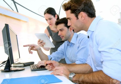 11852835-Vendite-incontro-persone-in-ufficio-Archivio-Fotografico
